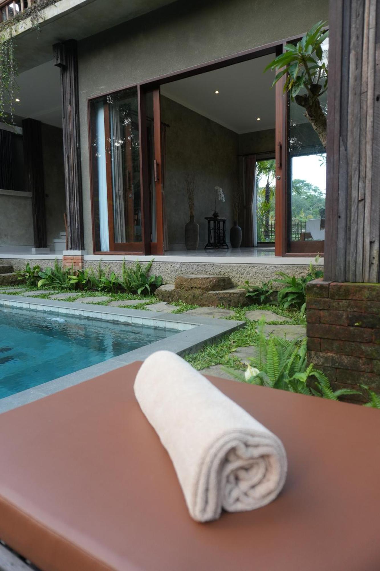 Karang Dukuh Villa *